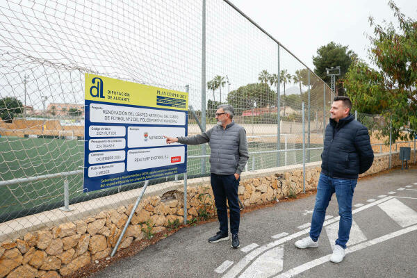 Comienzan las obras de renovación del campo de césped artificial del polideportivo municipal de l’Alfàs  