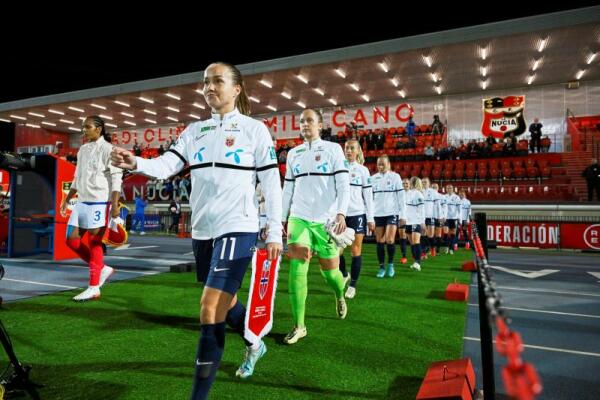 Francia gana 1-2 a Noruega en el Estadi Olímpic de La Nucía