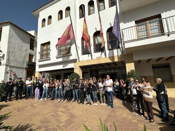 Cinco minutos de silencio en La Nucía por las víctimas de la DANA  