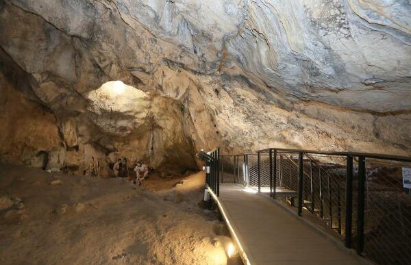 El yacimiento de la Cova de l’Or de Beniarrés retoma este fin de semana su programa de visitas guiadas