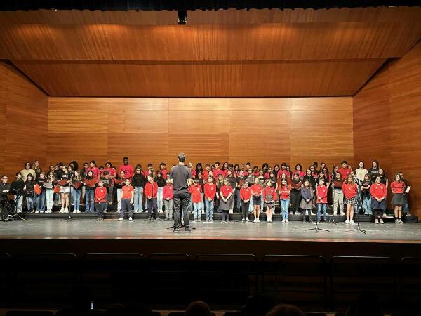 70 alumnos participaron en el “I Concert d’Intercanvi de Cors Escolars” en l’Auditori