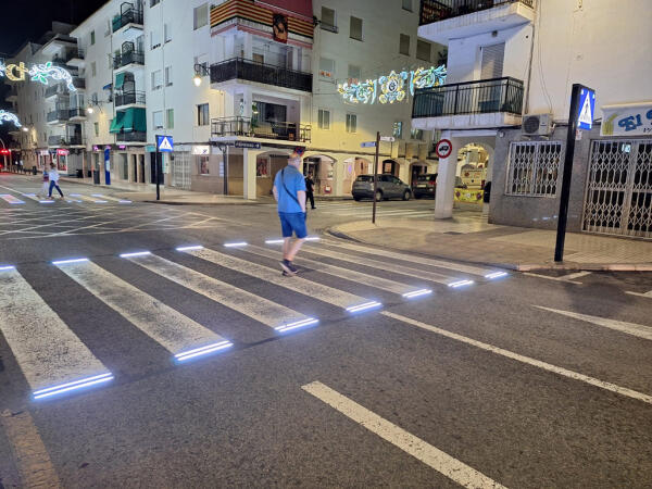 L'Ajuntament reforça la seguretat dels passos de vianants a la zona comercial d'Altea 