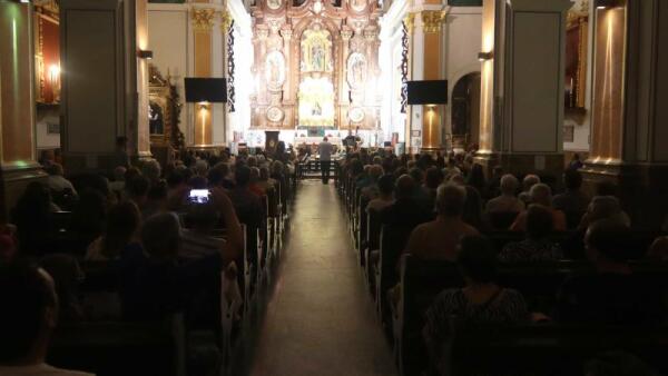 La rondalla de la ACR La Barqueta cosecha un lleno absoluto con el concierto en honor a Sant Jaume