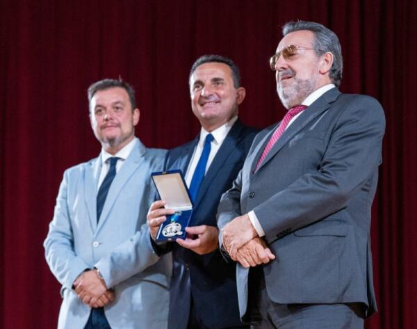 Bernabé Cano recibe la medalla de plata de la Real Orden del Mérito Deportivo 