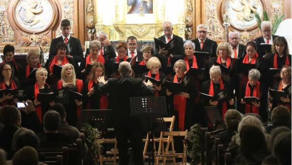La Coral de la Unión Musical de Benidorm ofrece un gran recital de villancicos en la iglesia de San Jaime 