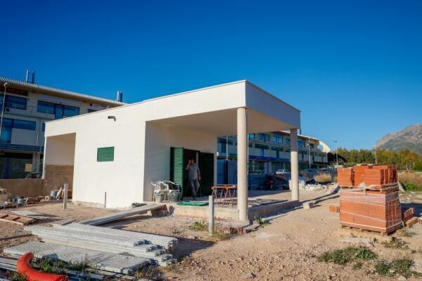 A punto de finalizar el Taller de Empleo de Albañilería que trabaja en la parcela de huertos urbanos de l’Arabí