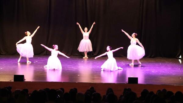 El Conservatorio Elemental de Danza clausura el curso 2023/24 con una gran exhibición en el Centro Cultural  