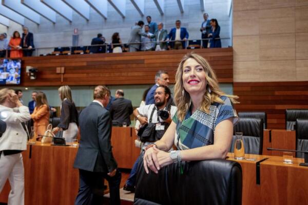 María Guardiola es investida presidenta en Extremadura con los votos de PP y Vox