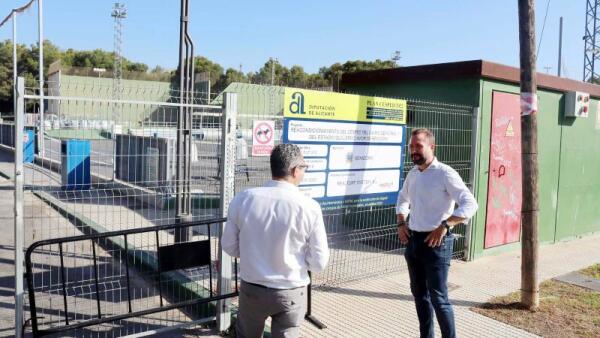 Benidorm inicia la instalación del nuevo césped artificial del campo anexo al estadio Guillermo Amor