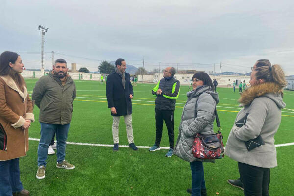 La Diputación renueva el césped artificial del campo de fútbol municipal de El Verger con 167.000 euros  