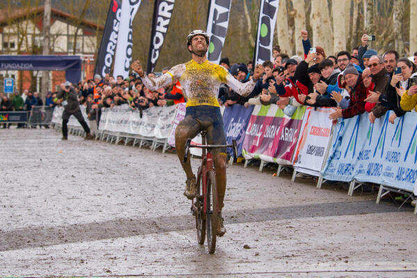 El ciclista vilero Felipe Orts se convierte en leyenda al conseguir hoy su sexto título de Campeón de España en ciclocross en Amurrio 