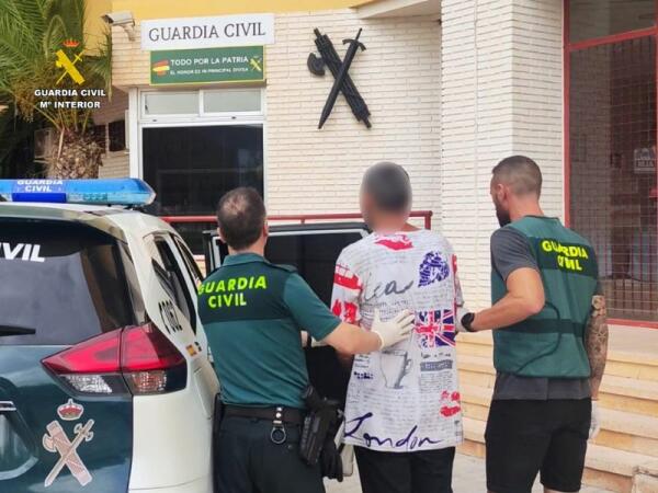 La Guardia Civil detiene a un hombre que robó 1.700 euros en joyas en casa de su vecino en Aspe 	