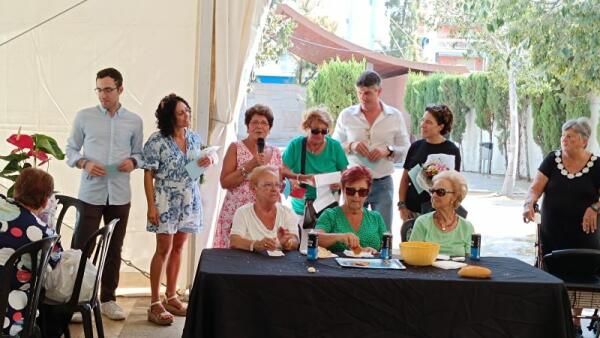 80 personas han disfrutado cada día de verano del servicio de playa accesible que finaliza mañana domingo en la playa centro de Villajoyosa 
